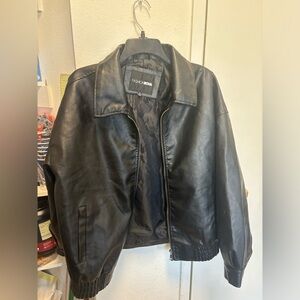 Oversized, leather bomber jacket from fashion, nova size medium